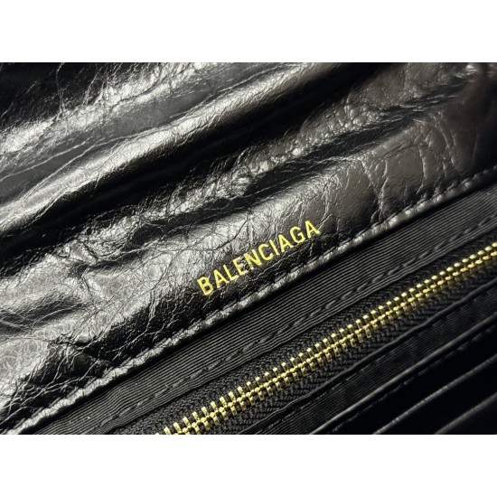 Balenciaga More ←