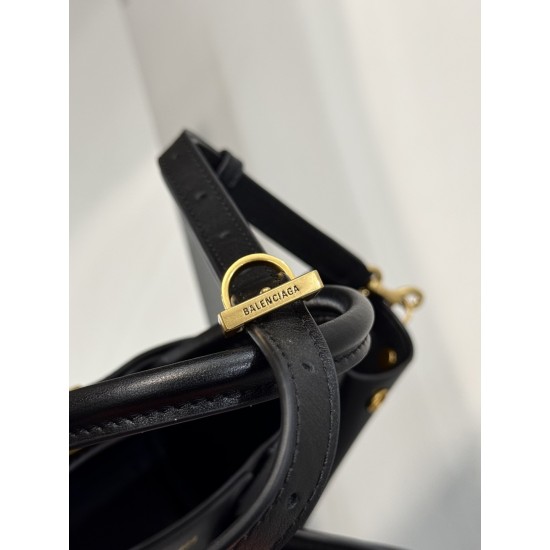 Balenciaga More ←