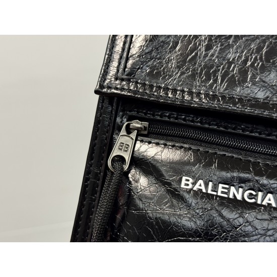 Balenciaga More ←