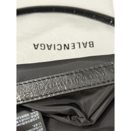 Balenciaga More ←