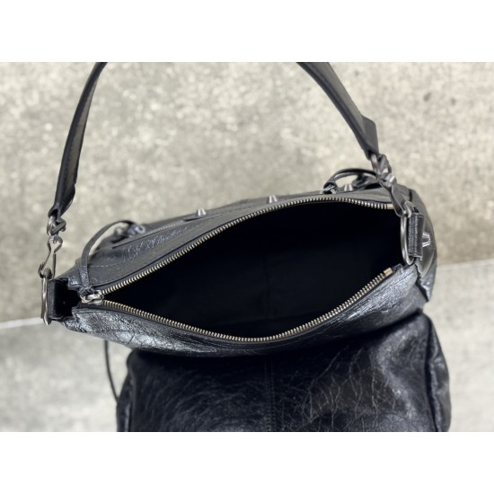 Balenciaga Le Cagole