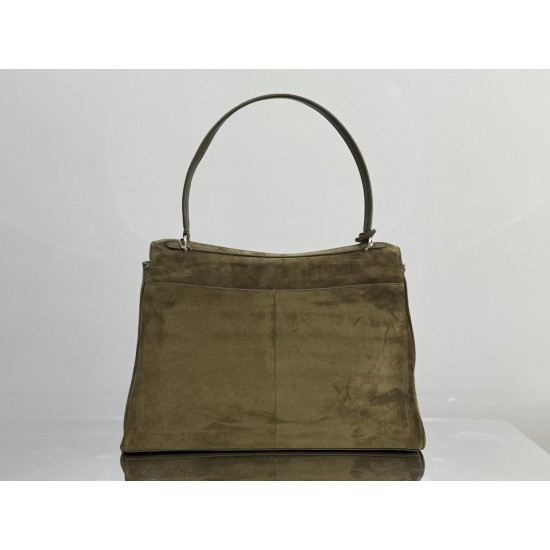 Balenciaga More ←