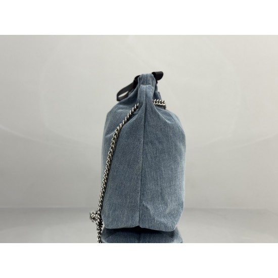 Balenciaga More ←