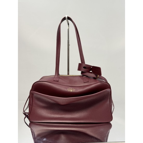 Balenciaga More ←