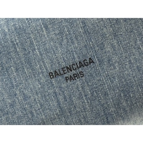 Balenciaga More ←