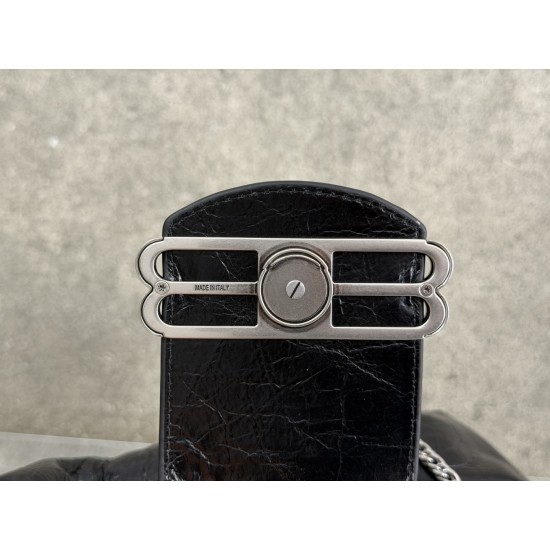 Balenciaga More ←