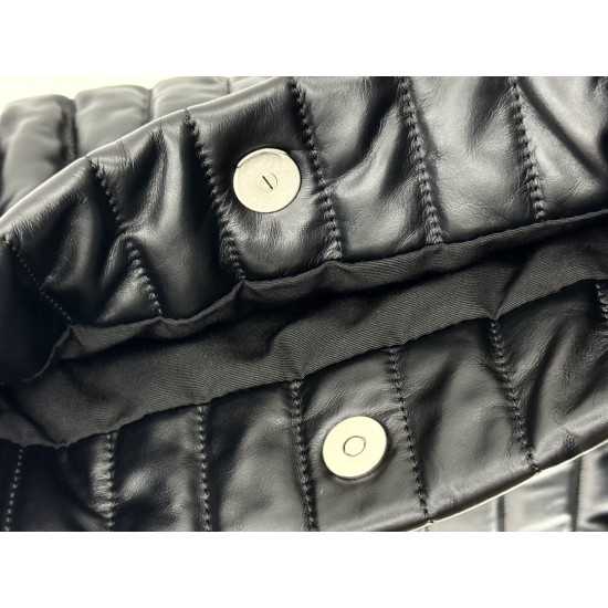 Balenciaga More ←