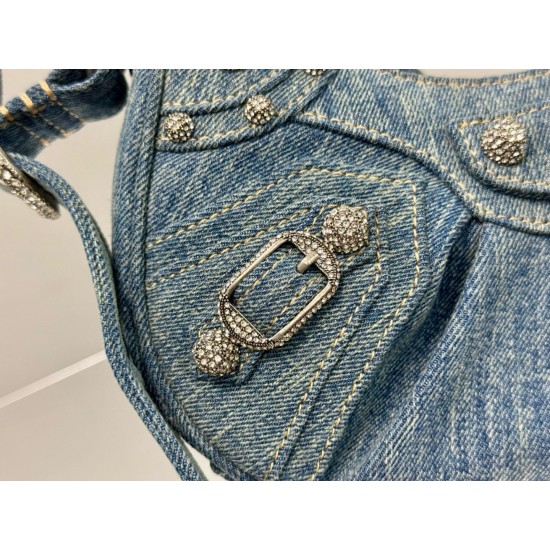 Balenciaga Le Cagole