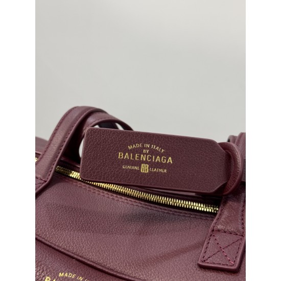 Balenciaga More ←