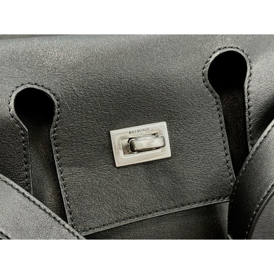 Balenciaga More ←