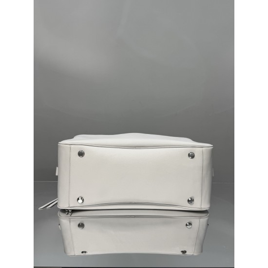 Balenciaga More ←