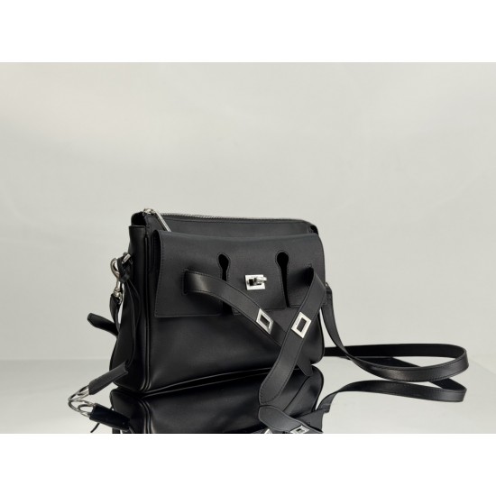 Balenciaga More ←