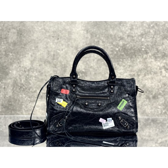 Balenciaga Le Cagole