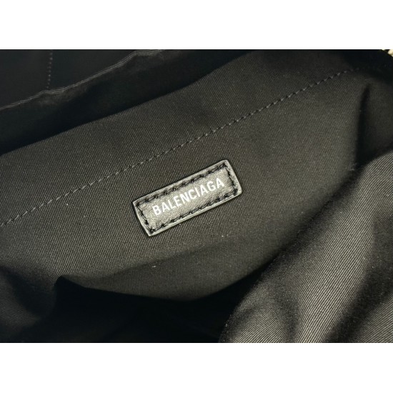 Balenciaga More ←