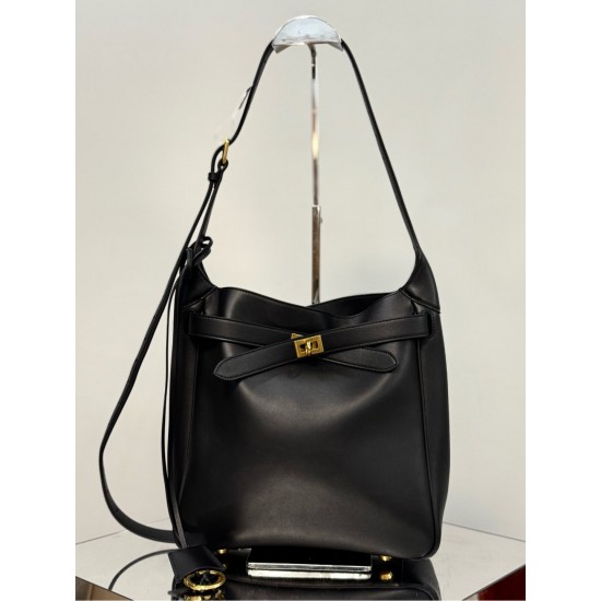 Balenciaga More ←
