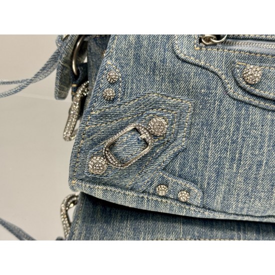 Balenciaga More ←