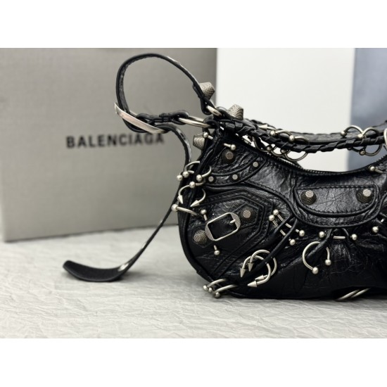 Balenciaga Le Cagole