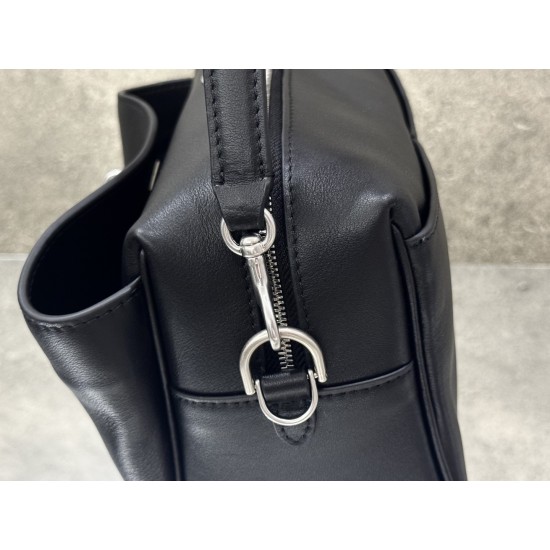 Balenciaga More ←