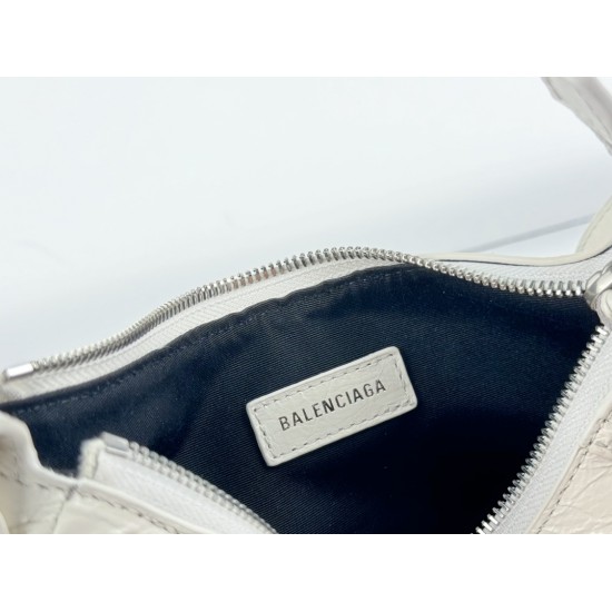 Balenciaga Le Cagole