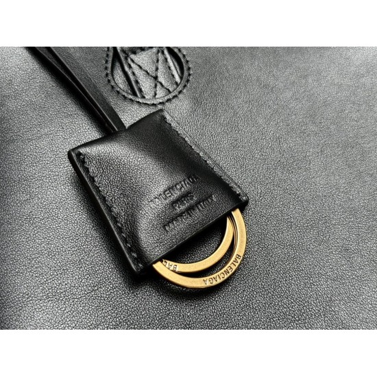 Balenciaga More ←