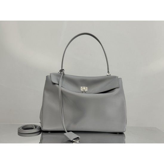 Balenciaga More ←