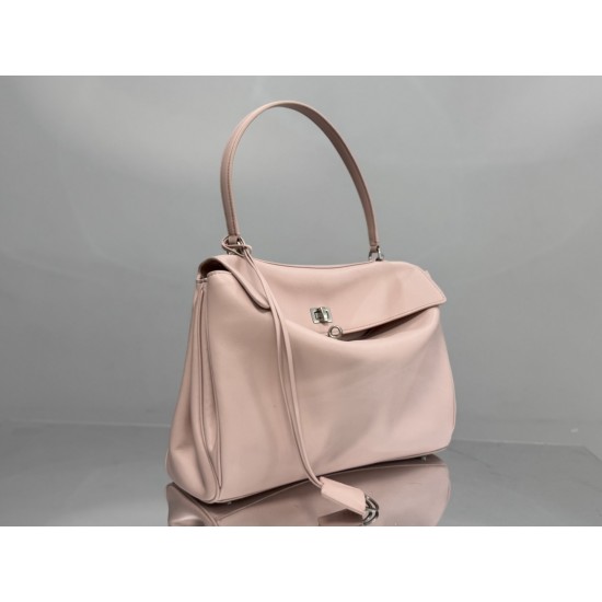 Balenciaga More ←