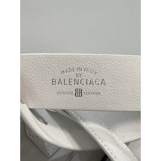 Balenciaga More ←