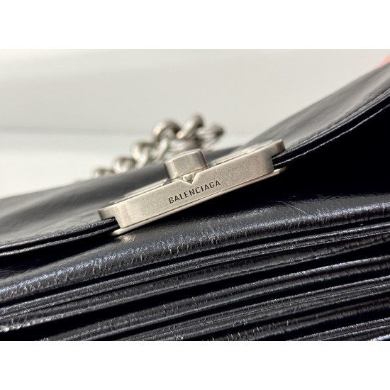 Balenciaga More ←