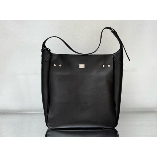 Balenciaga More ←