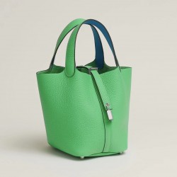 Style：Picotin lockColour：1k竹子绿/2T天堂蓝Size：18cmLeather：clemenceHardware：sliver菜篮18cm，竹子绿/天堂蓝，银扣，高级全手工专属定制‼️