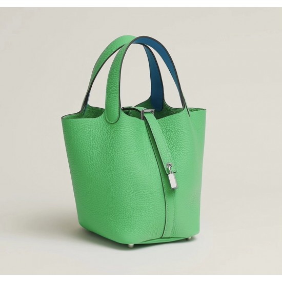 Style：Picotin lockColour：1k竹子绿/2T天堂蓝Size：18cmLeather：clemenceHardware：sliver菜篮18cm，竹子绿/天堂蓝，银扣，高级全手工专属定制‼️