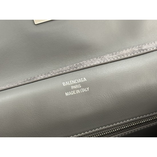 Balenciaga More ←