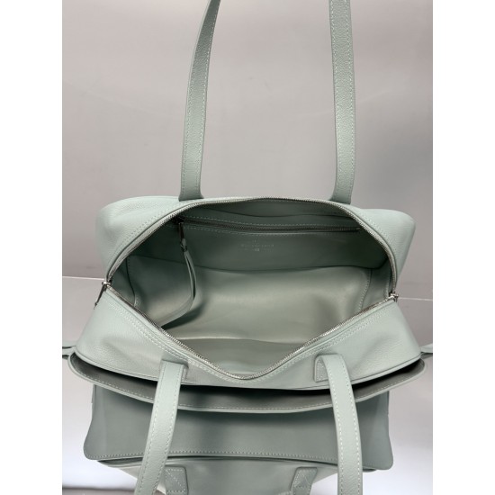 Balenciaga More ←