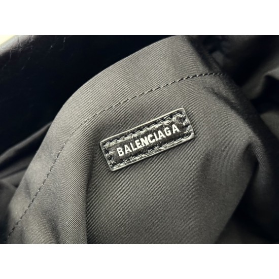 Balenciaga More ←