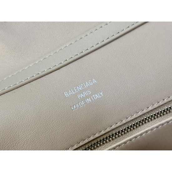 Balenciaga More ←