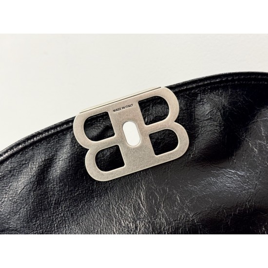 Balenciaga More ←