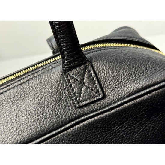 Balenciaga More ←