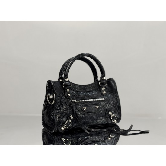 Balenciaga Le Cagole