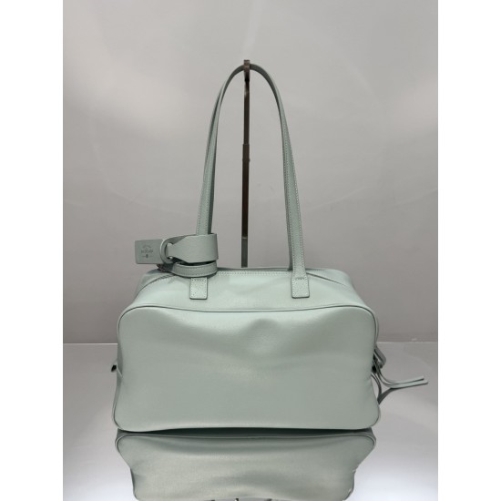 Balenciaga More ←