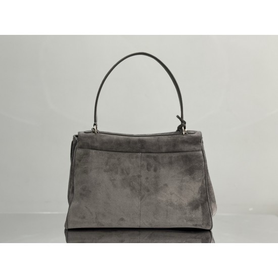 Balenciaga More ←