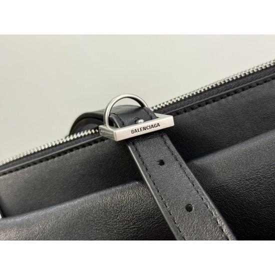 Balenciaga More ←