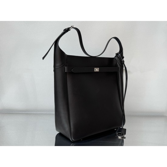Balenciaga More ←