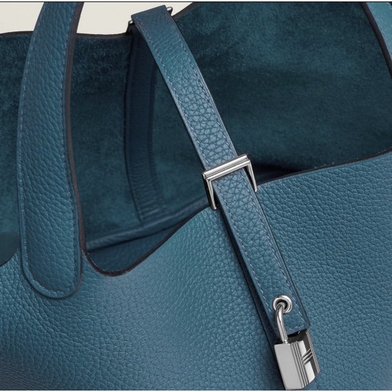 Style：Picotin lockColour：W0/sliverSize：18cmLeather：clemenceHardware：sliver菜篮18cm，牛仔蓝牛皮，银扣，高级全手工专属定制‼️