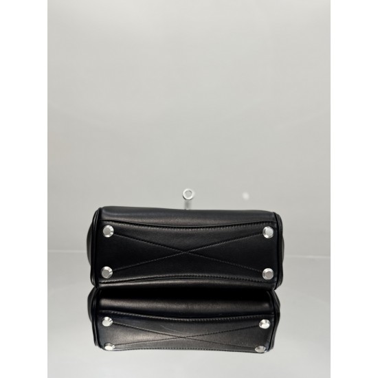 Balenciaga More ←