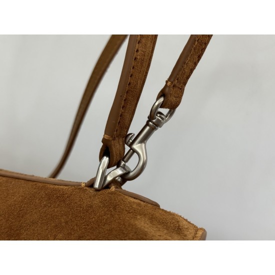 Balenciaga More ←