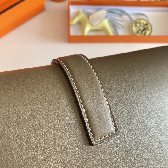 HERMÈS Clutchs