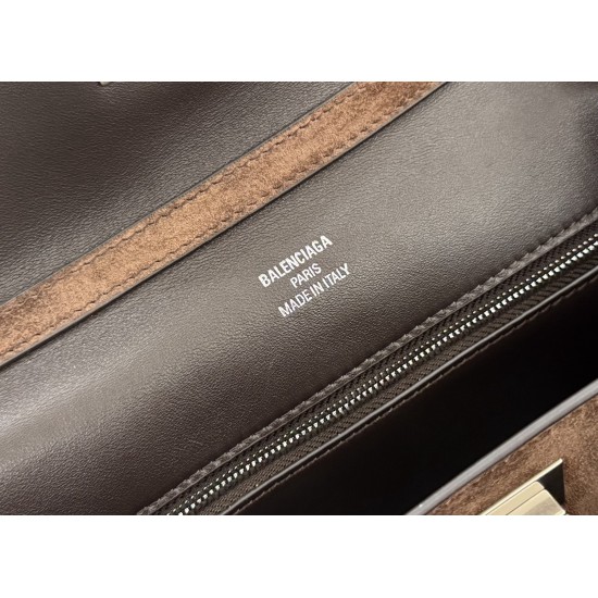 Balenciaga More ←