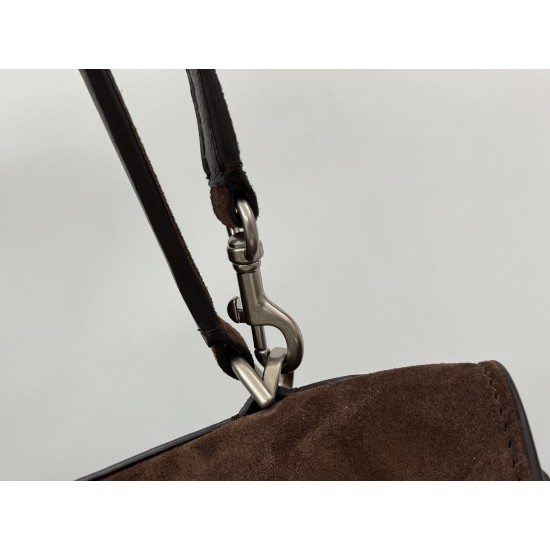 Balenciaga More ←