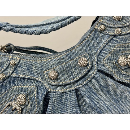 Balenciaga More ←