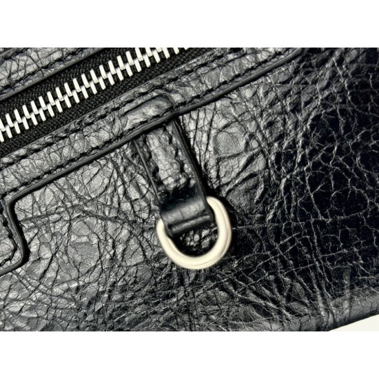 Balenciaga More ←